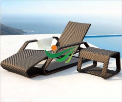 Rattan Chaise lounge