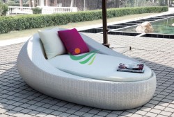 Rattan Chaise lounge