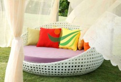 Rattan Chaise lounge